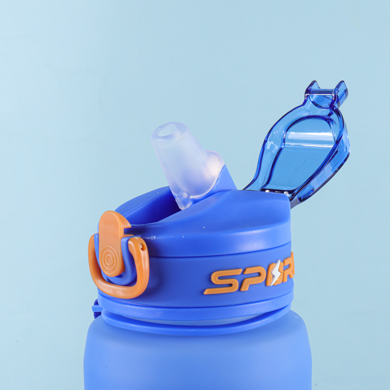 270-1 and 271-1 Gradient sports water bottle image 3